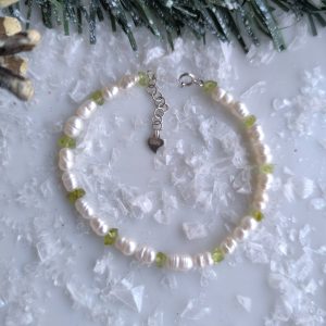 Pulsera de Perlas de Agua Dulce y Peridoto Natural
