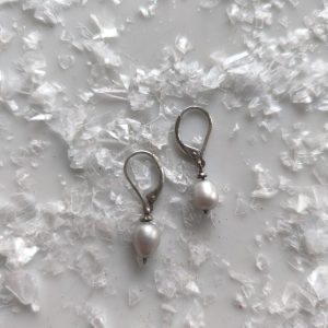 Pendientes artesanales de Plata de Ley con Perla Natural Cultivada (8 mm)
