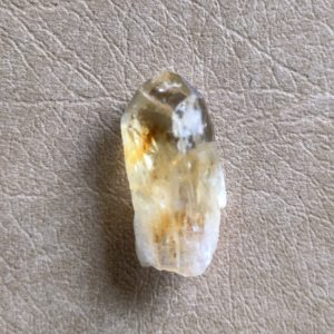 Citrino Natural – Punta / Forma Natural 3 × 1 cm