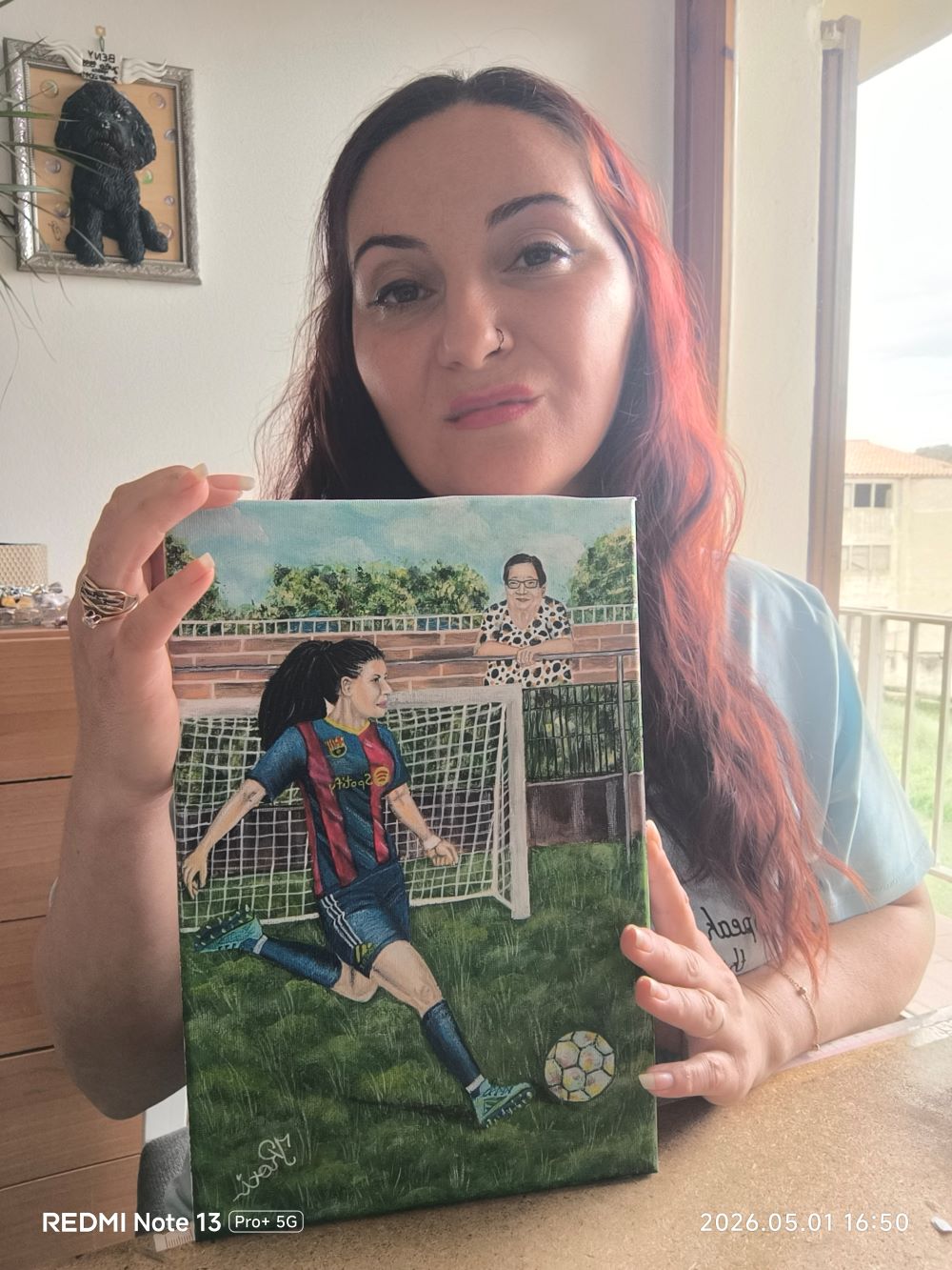 Cuadro personalizado con abuela en recuerdo | Retrato realista emocional en lienzo 20×30 cm (obra por encargo) - Imagen 3